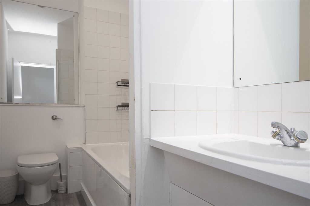 Property photo 2 of 6 194A Trinity Road Bathroom v2.Jpg