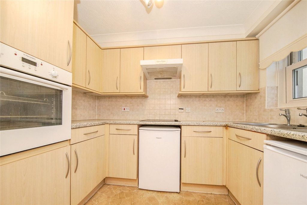 Property photo 3 of 9 Kitchen