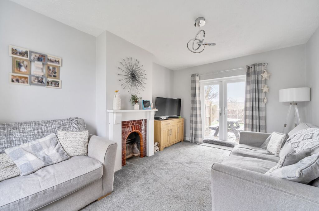 Property photo 2 of 12 Sitting Room