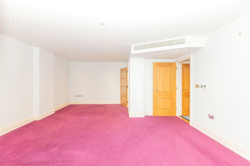 Property photo 2 of 21 Picture No. 01