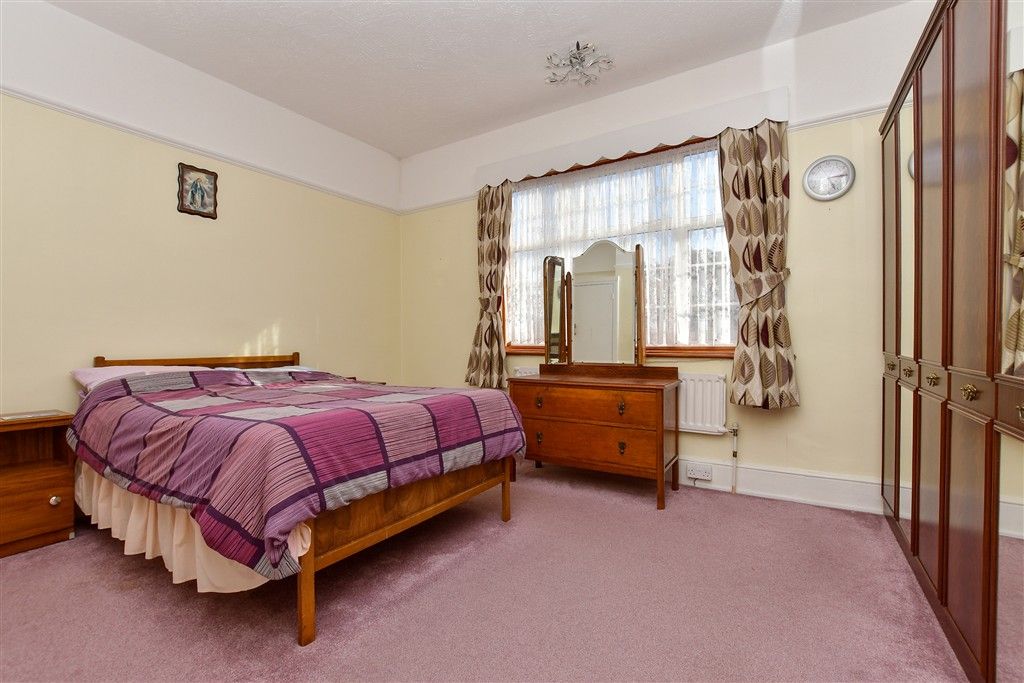 Property photo 1 of 17 Bedroom 1