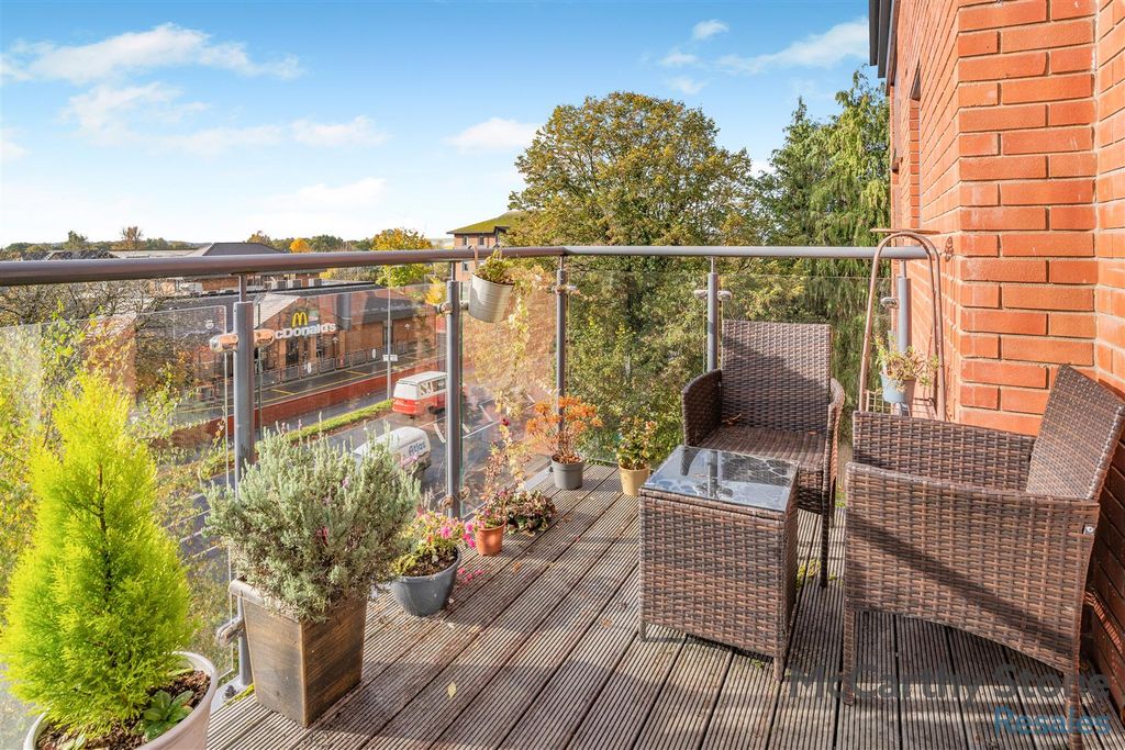 Property photo 2 of 26 8668502-Exterior03.Jpg