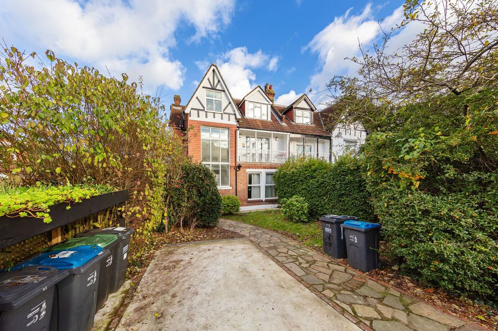 Property photo 1 of 18
