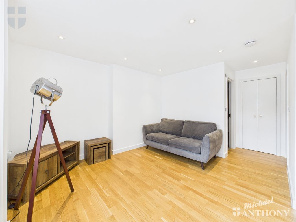 Property photo 3 of 7 Cam03852G0-Pr0362-Still006