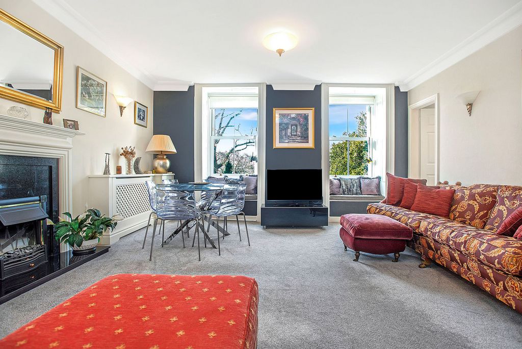 Property photo 2 of 31