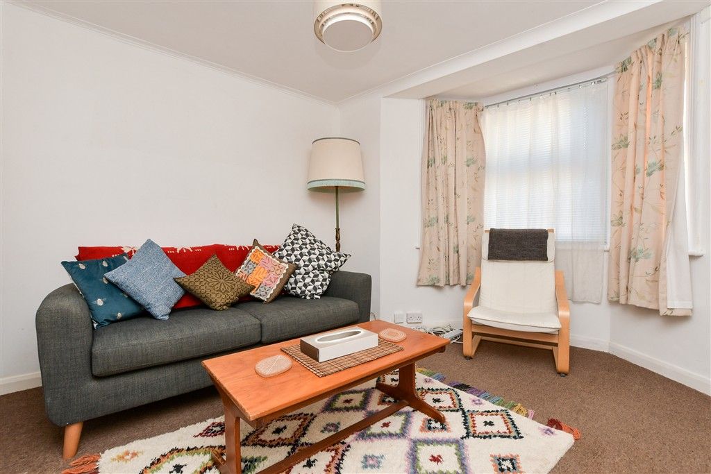 Property photo 3 of 9 Lounge