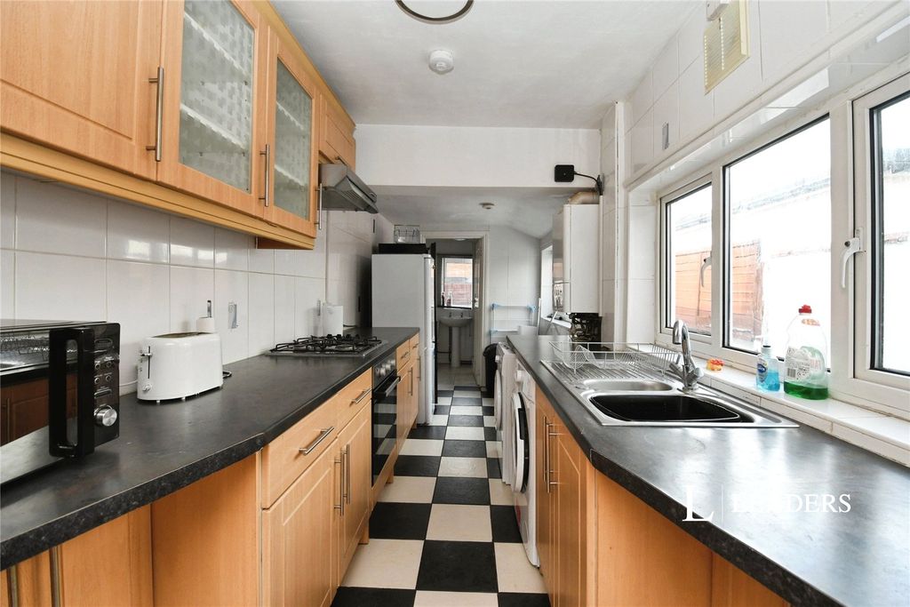 Property photo 3 of 10 Picture No. 05