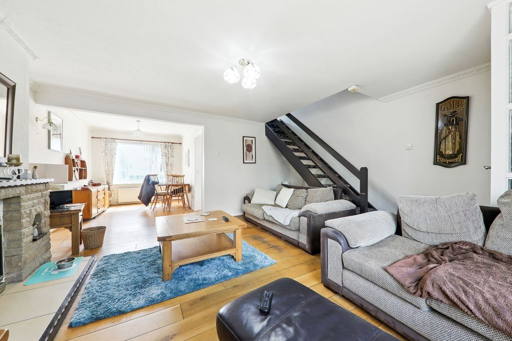 Property photo 2 of 11 Katrina Grove-Ewemove Pontefract.Living2