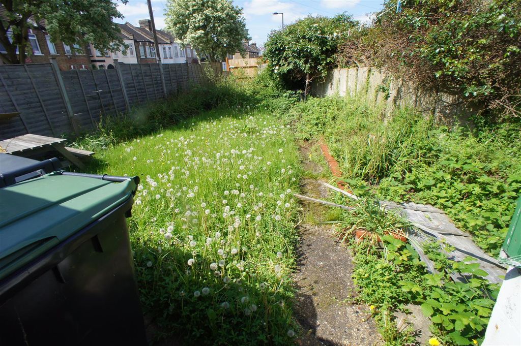 Property photo 2 of 12 Garden.Jpg