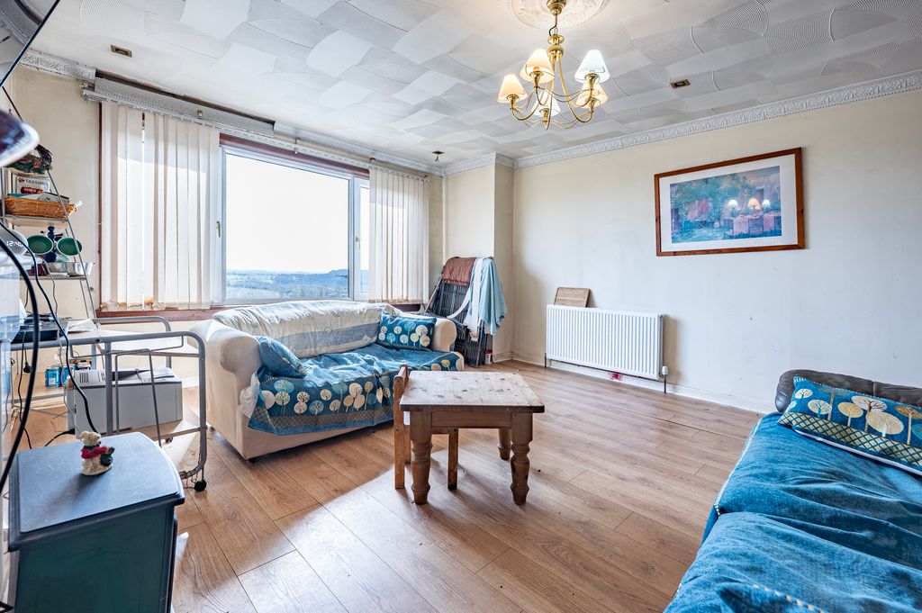 Property photo 2 of 32