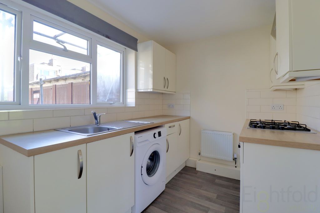 Property photo 2 of 7 Kitchen