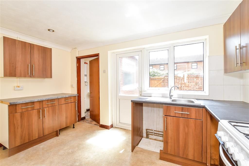 Property photo 3 of 7 Kitchen