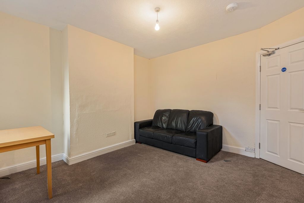 Property photo 3 of 11 303666