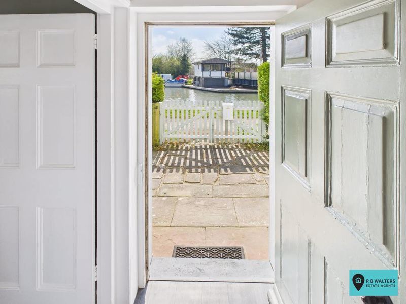 Property photo 3 of 19 Canal Side