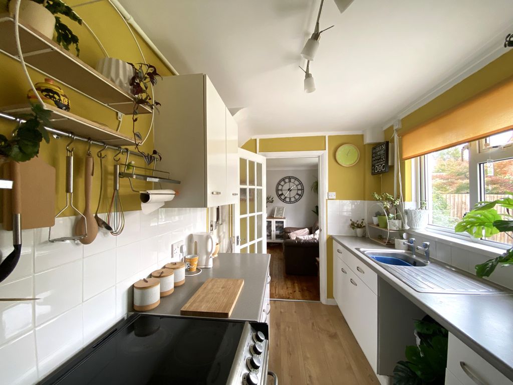 Property photo 2 of 16 Kitchen