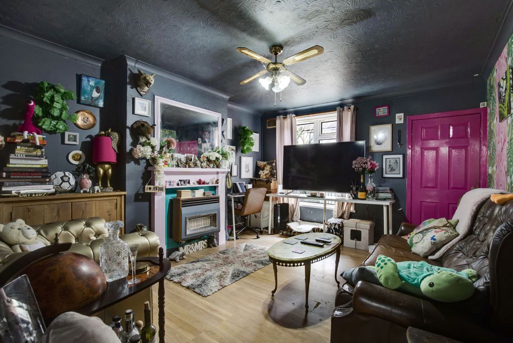 Property photo 2 of 16