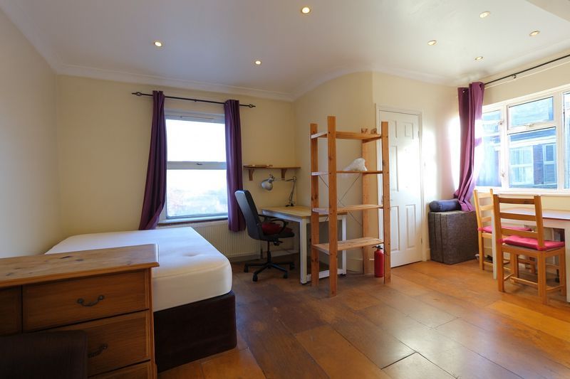 Property photo 1 of 5 Photo 8