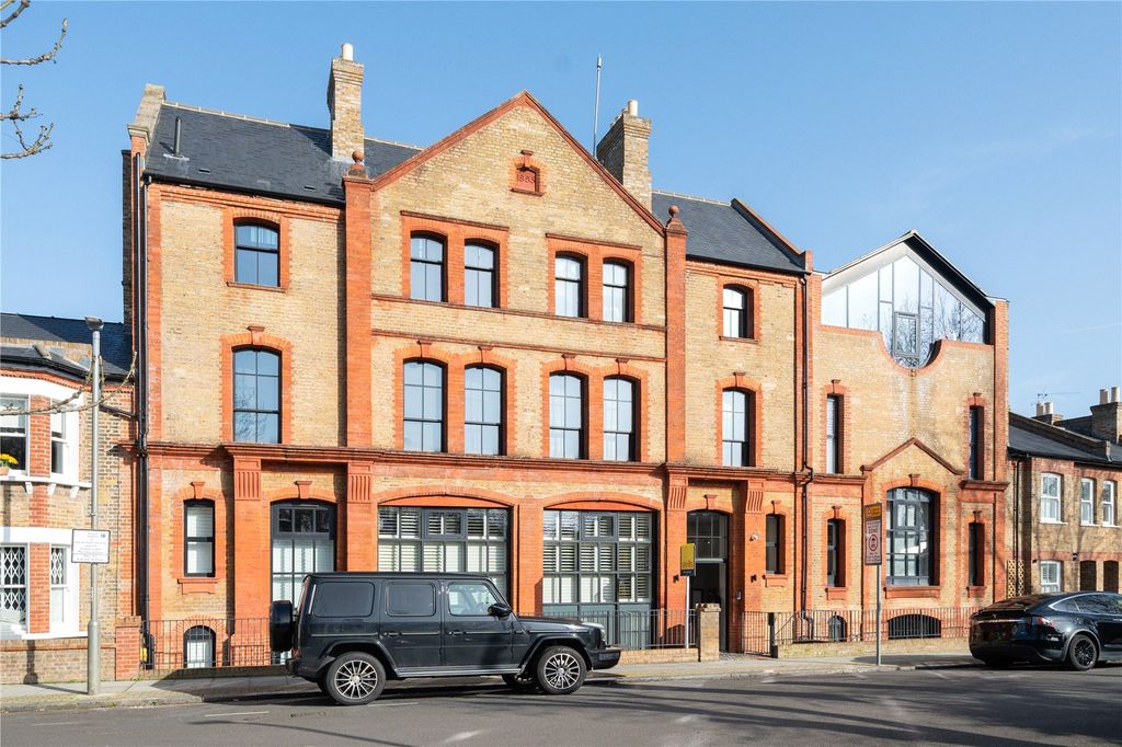 Property photo 1 of 13 External