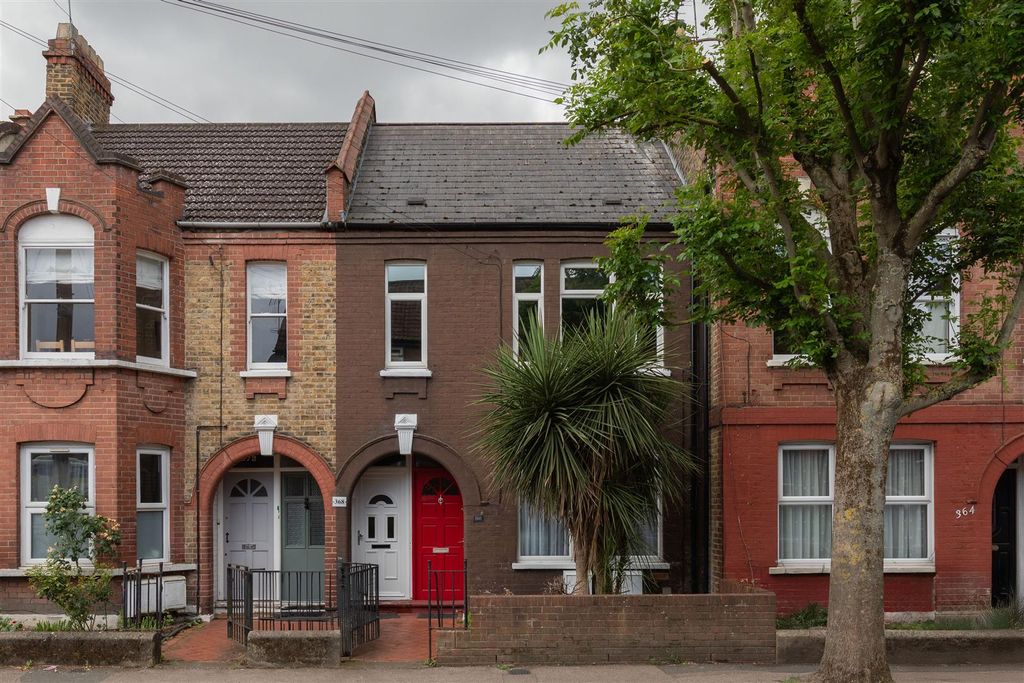 Property photo 1 of 25 Brettenham Road, E17