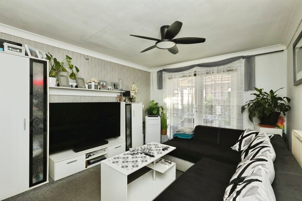 Property photo 3 of 8