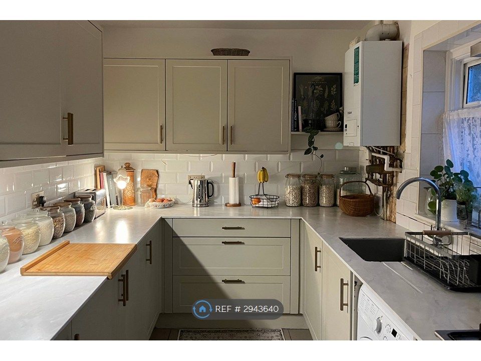 Property photo 2 of 35