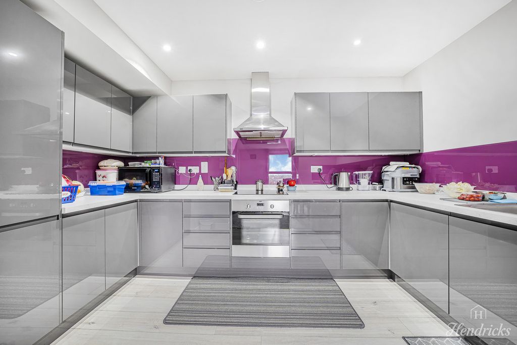 Property photo 2 of 29