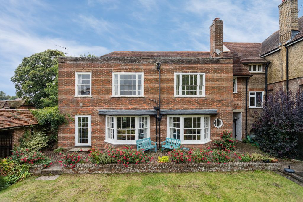 Property photo 1 of 12