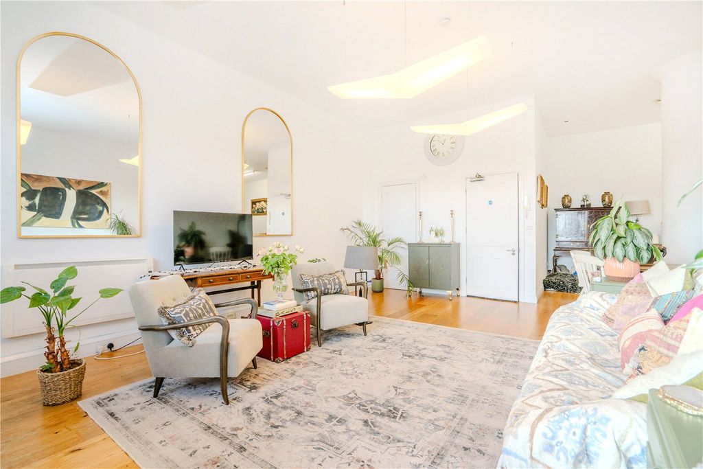 Property photo 3 of 11 Picture No. 12