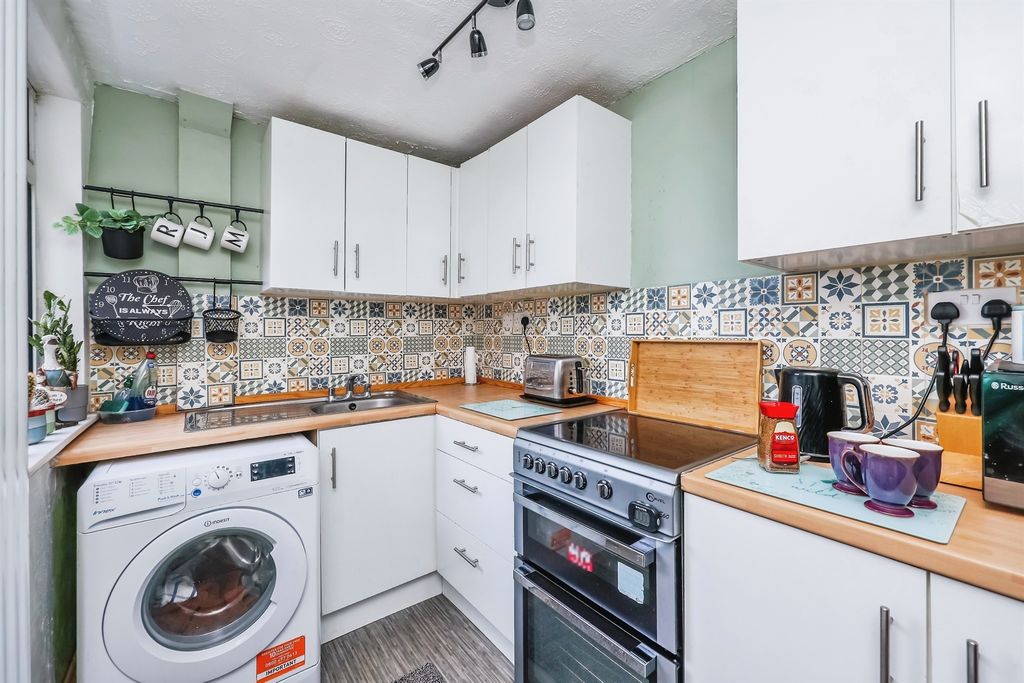 Property photo 2 of 17