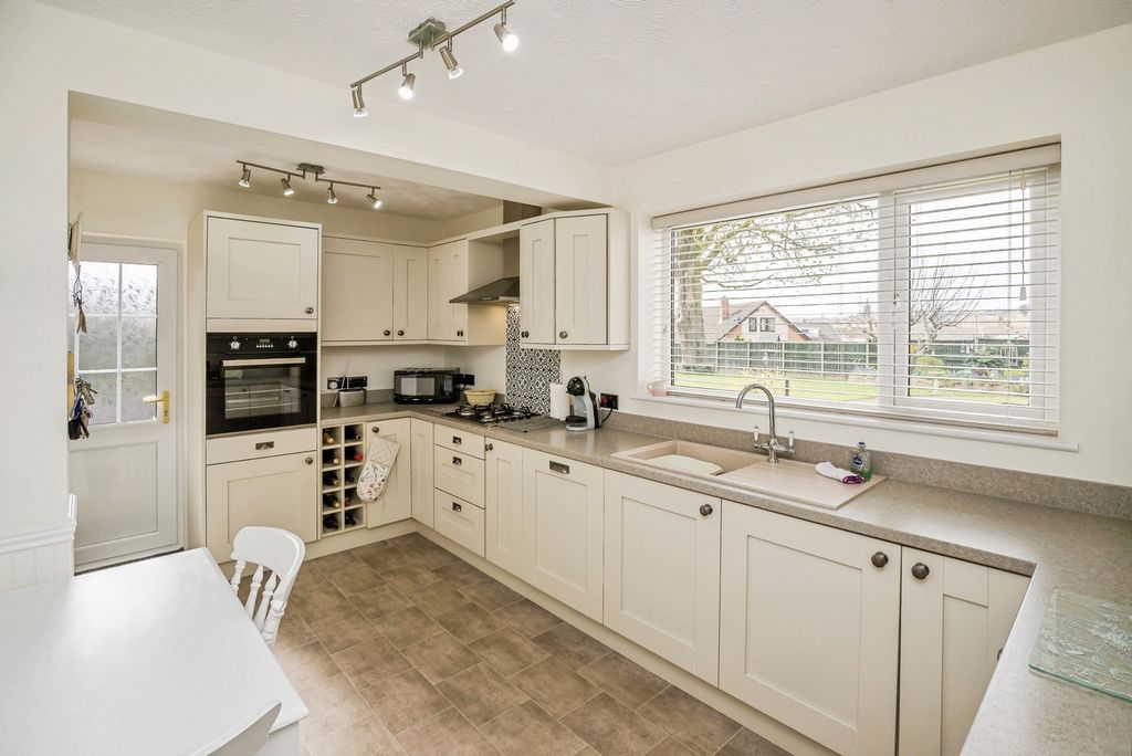Additional image 5 of 4 bed detached house for saleArdmillan Court, Oswestry, Shropshire SY11