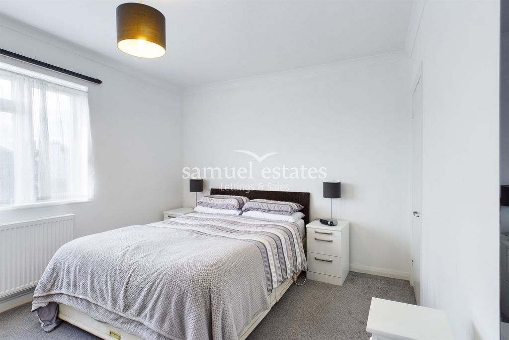 Property photo 2 of 9 Bedroom