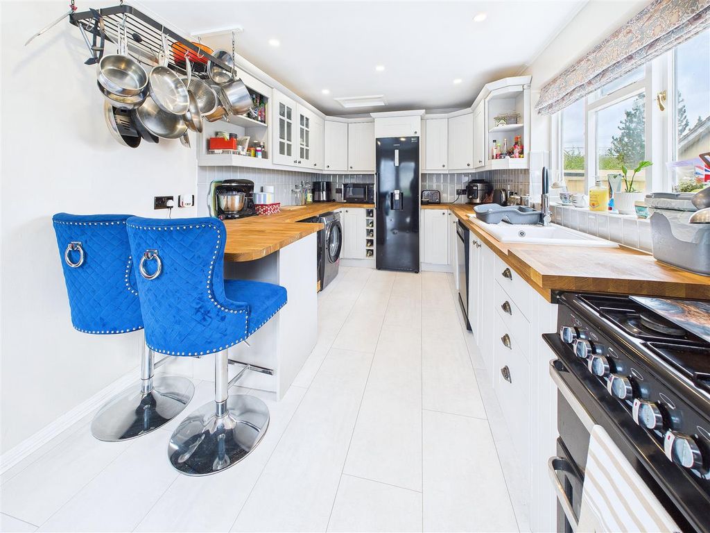 Property photo 2 of 26