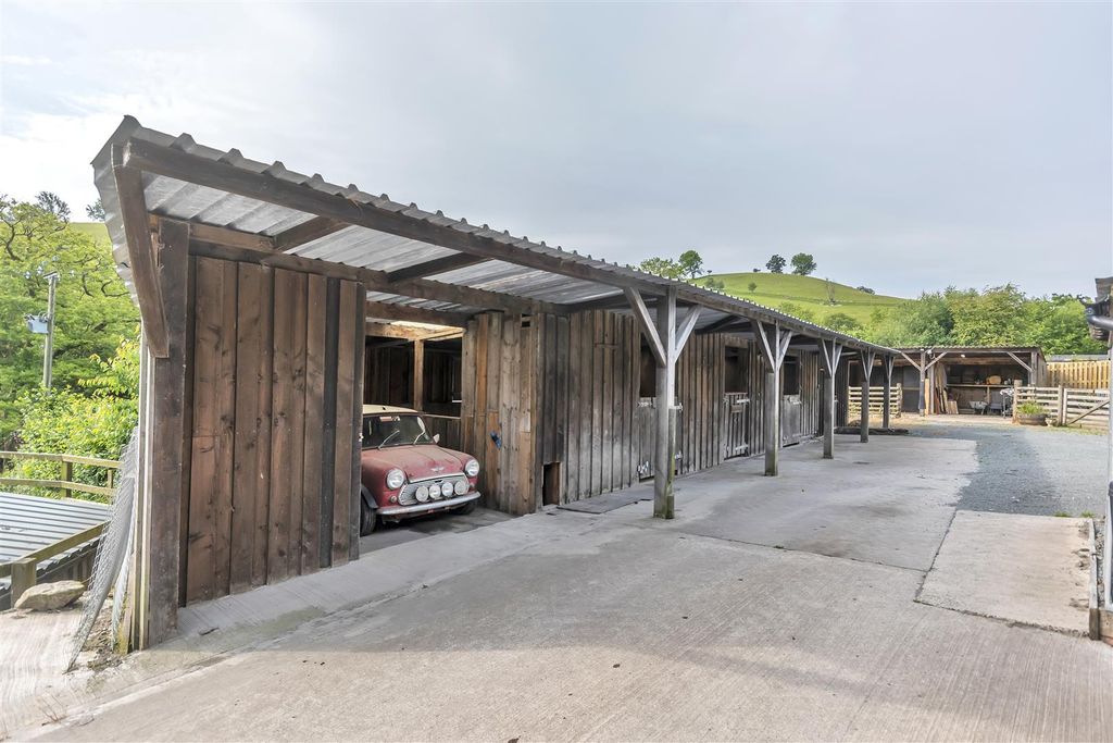 Property photo 3 of 34 Purpose Built Stables
