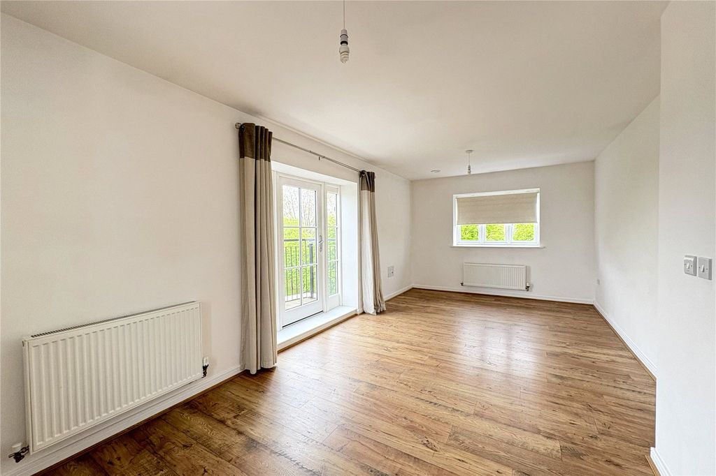 Property photo 2 of 8 Picture No. 16