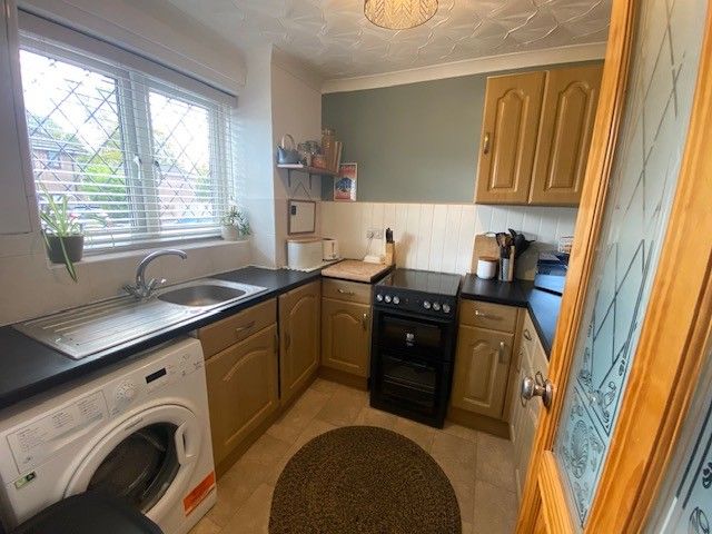 Property photo 3 of 8 Kitchen