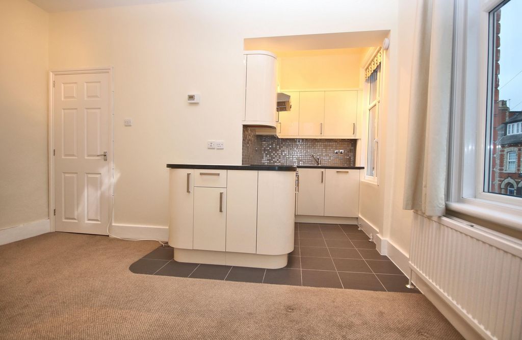 Property photo 3 of 6 Kitchen