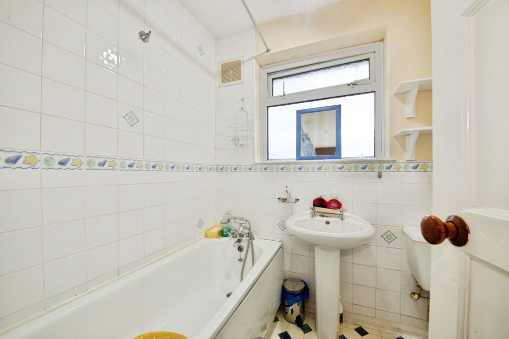 Property photo 2 of 17 Photo