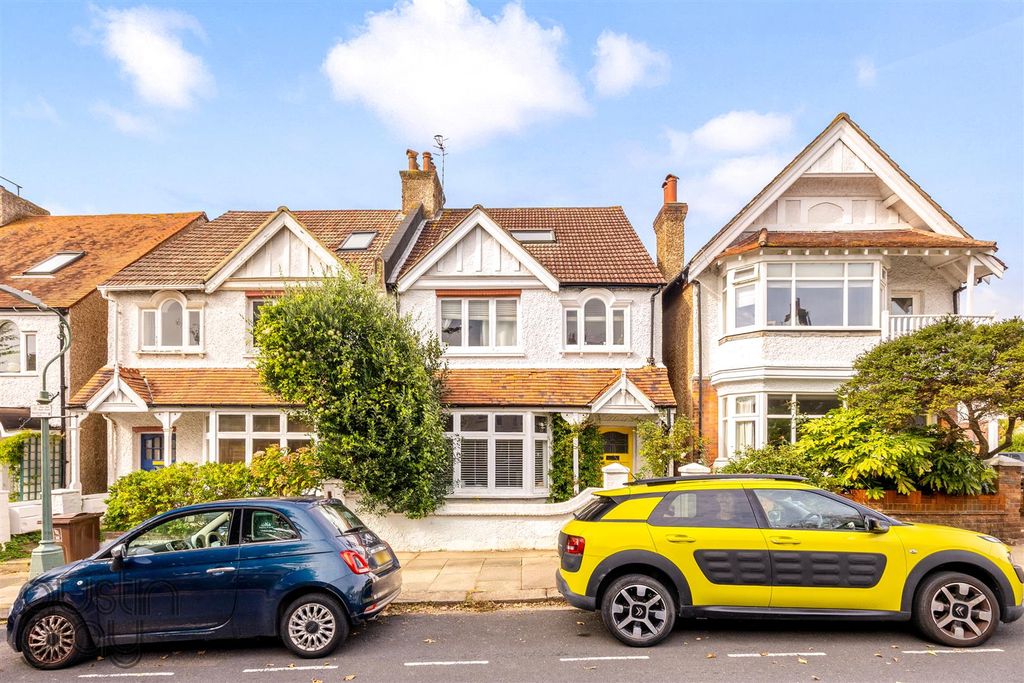 Property photo 2 of 24 Silverdale Road 8-025.Jpg