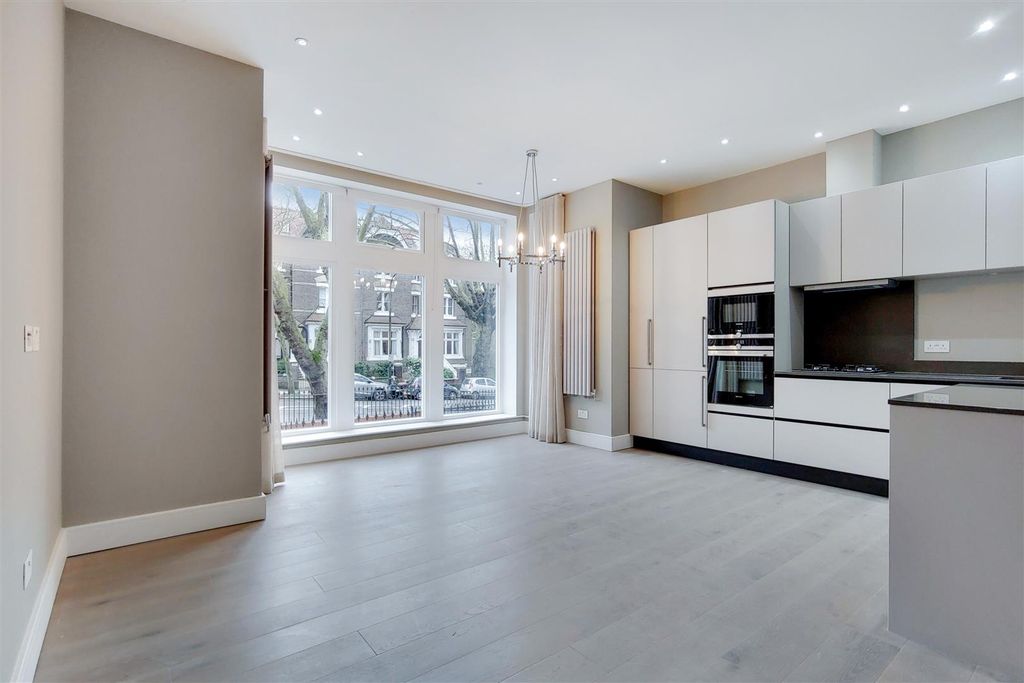 Property photo 1 of 10 Kitchen/Reception