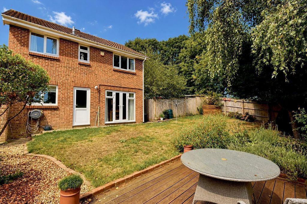 Property photo 1 of 14 4 Bed Detached House