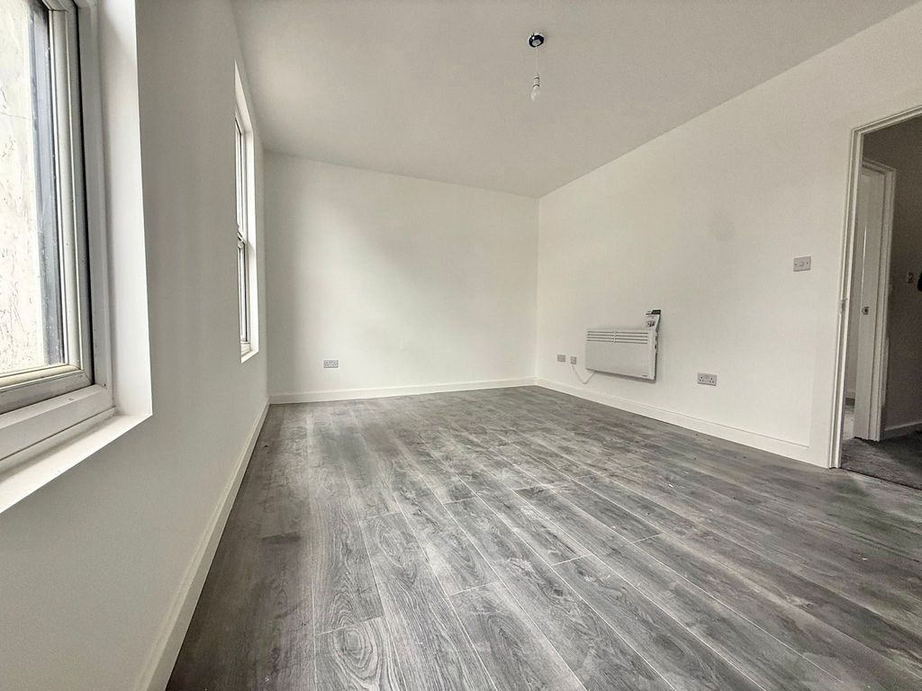 Property photo 1 of 5 Room