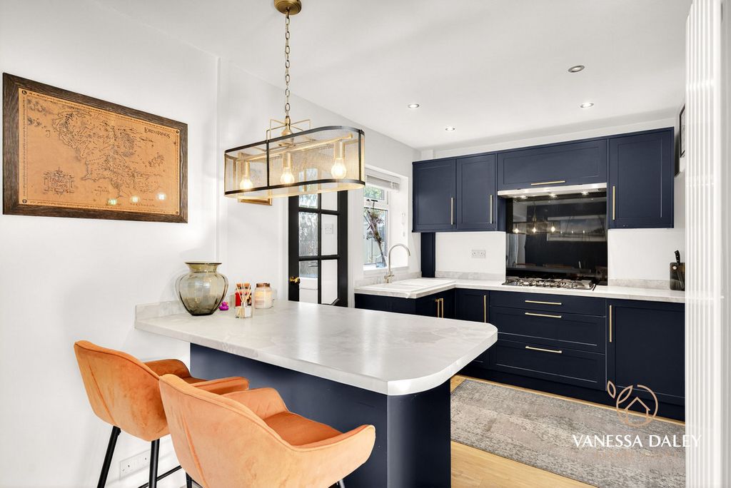 Property photo 3 of 40