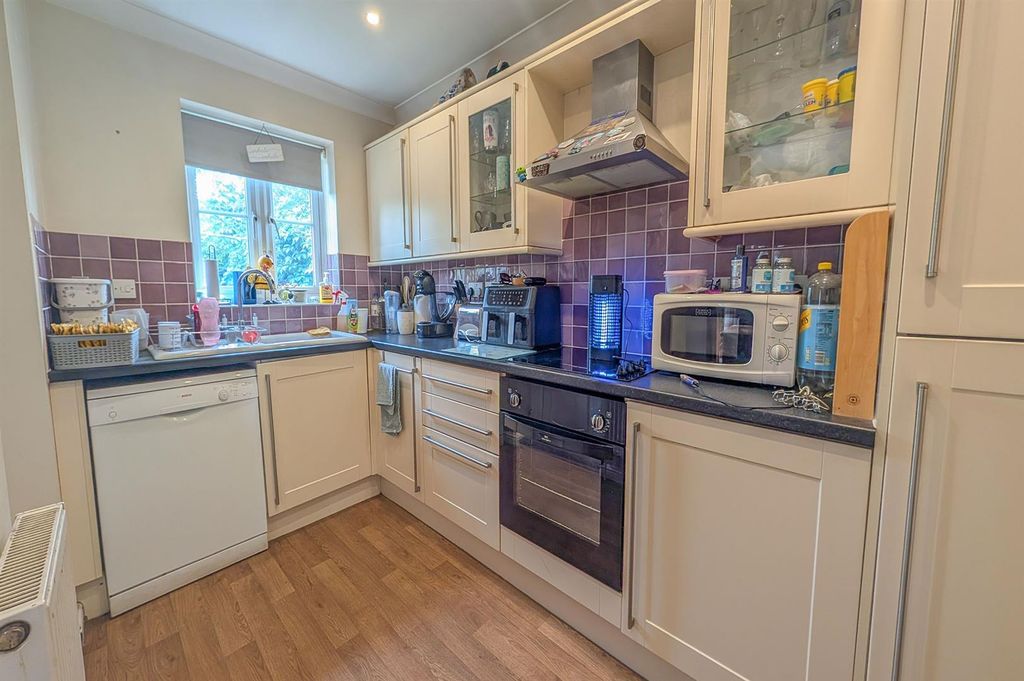 Property photo 3 of 11 Kitchen.Jpg
