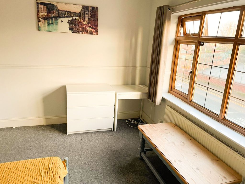 Property photo 3 of 6