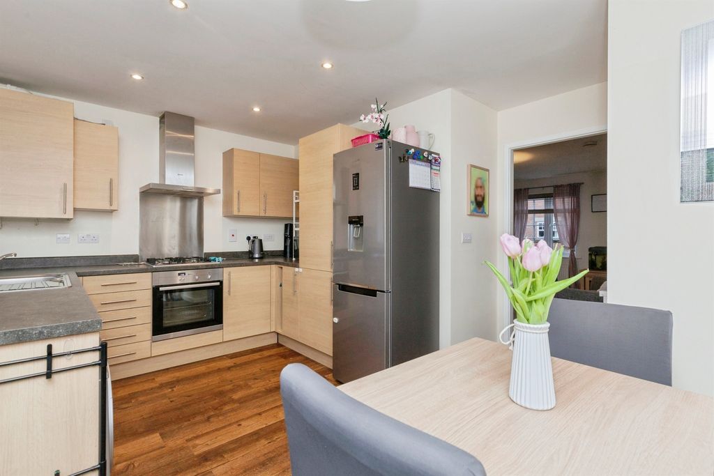 Property photo 3 of 16