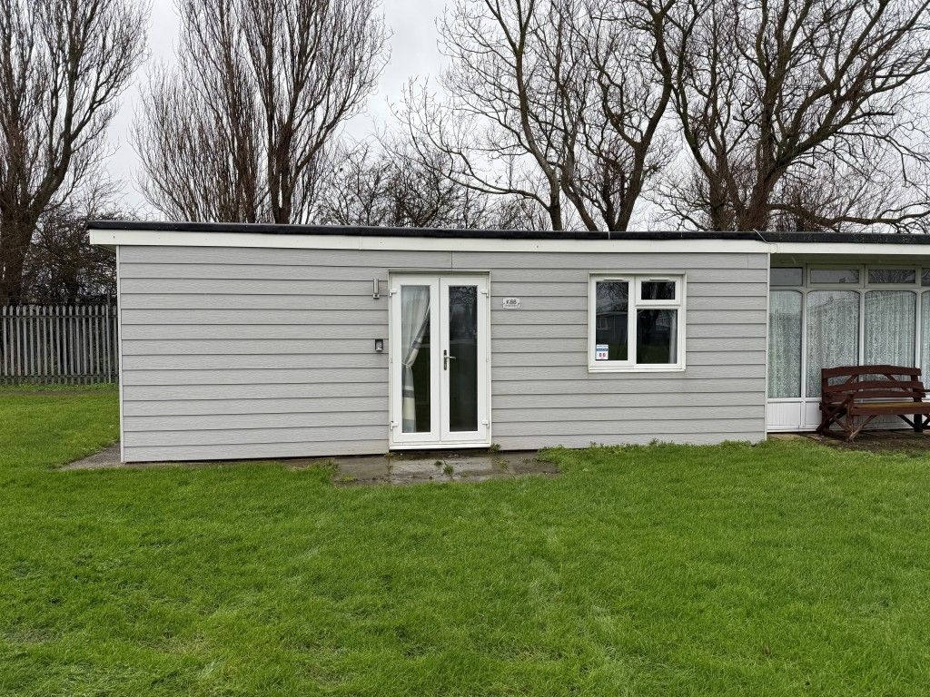 Property photo 1 of 7 Semi-Detached Holiday Chalet
