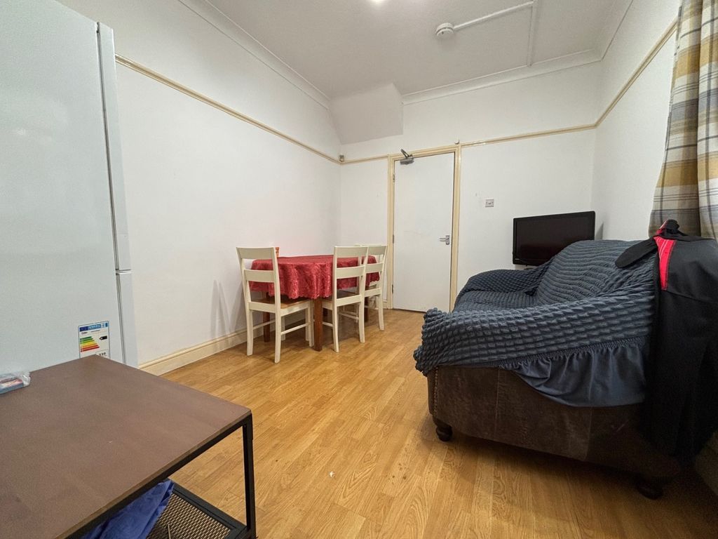 Property photo 2 of 10 Fgvrrfgdfvdre