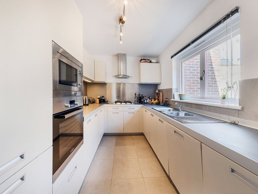 Property photo 2 of 16 Seven Dials Court