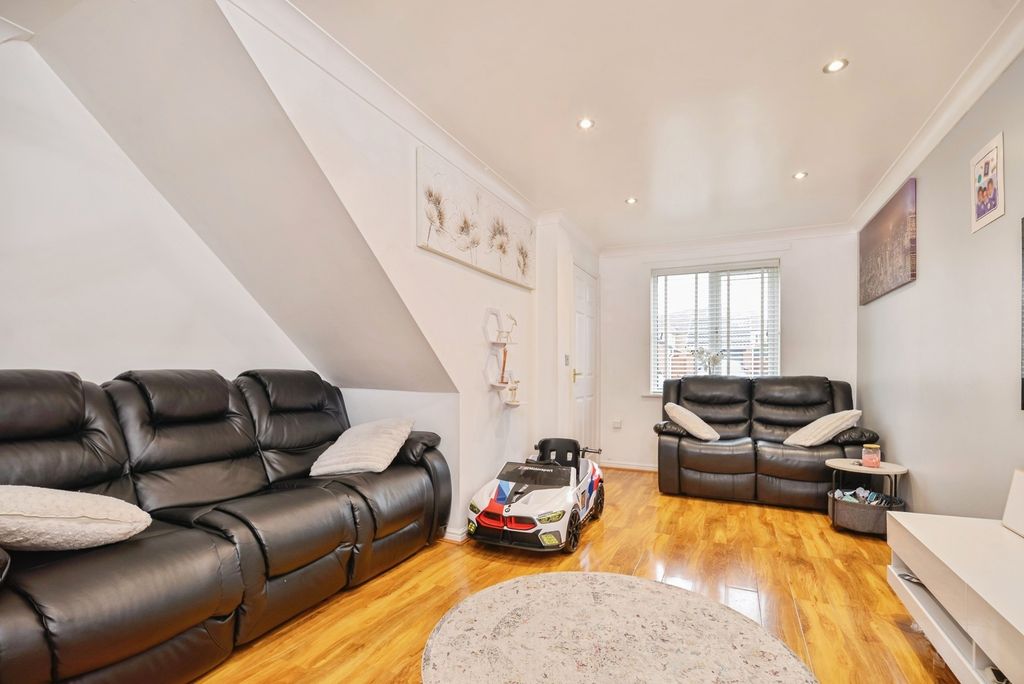 Property photo 2 of 17 Photo