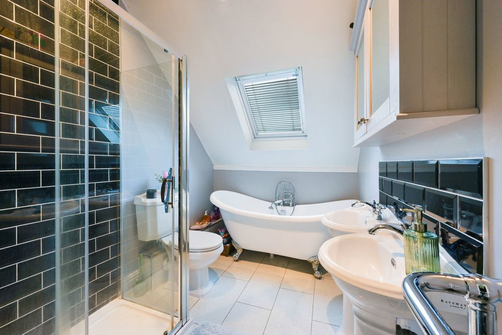 Additional image 10 of 3 bed flat for saleWesterham Road, Oxted RH8